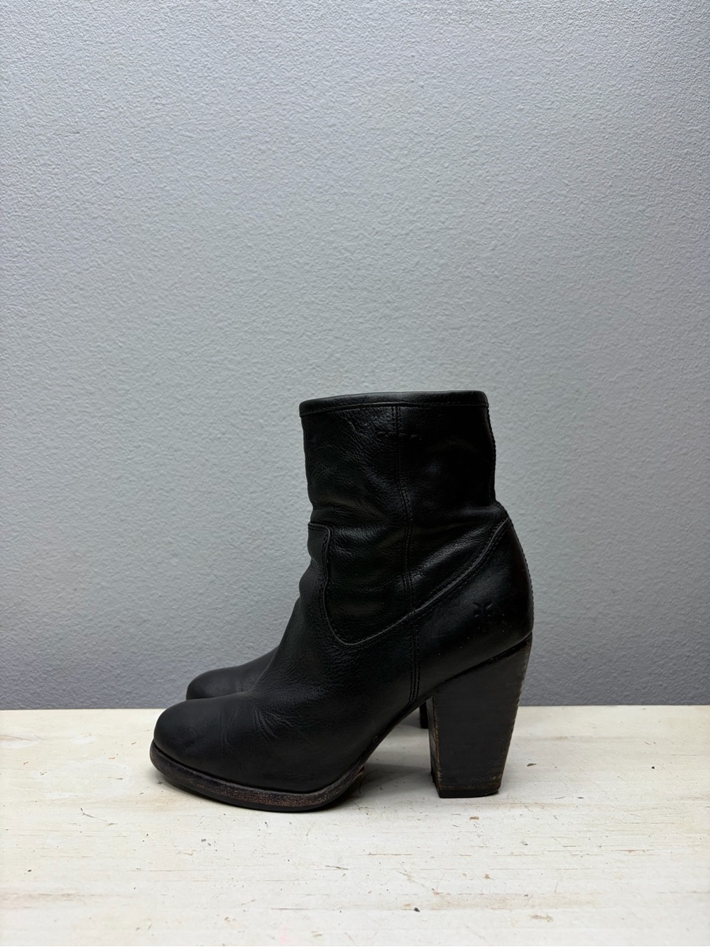 Frye Black Leather Patty Artisan Zip Heeled Boots Size 6